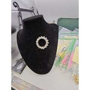 Brooch/pin Clear Colorless  Rhinestones Circular  Silver-tone